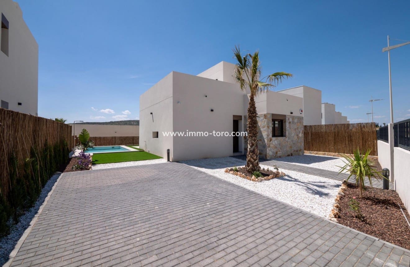 3 bedroom Villa for sale in Algorfa with pool - € 489,000 (Ref: 10031134)