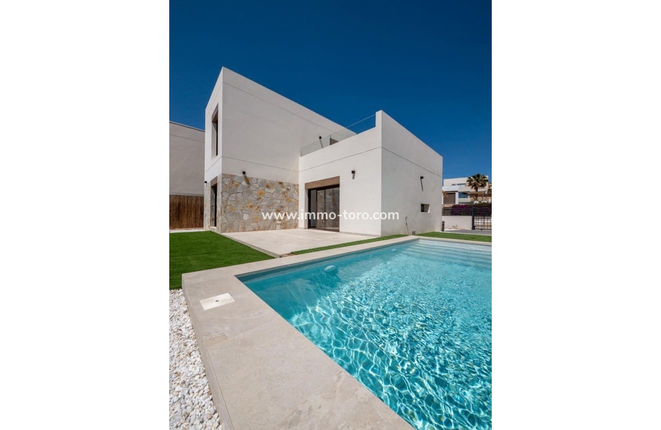 3 bedroom Villa for sale in Algorfa with pool - € 489,000 (Ref: 10031134)