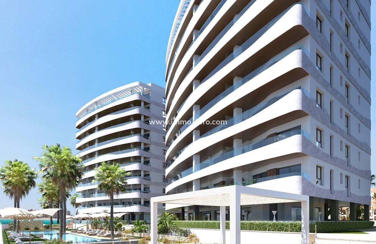 1 soveværelse Lejlighed til salg i La Manga del Mar Menor med swimmingpool - € 288.000 (Ref: 9939058)