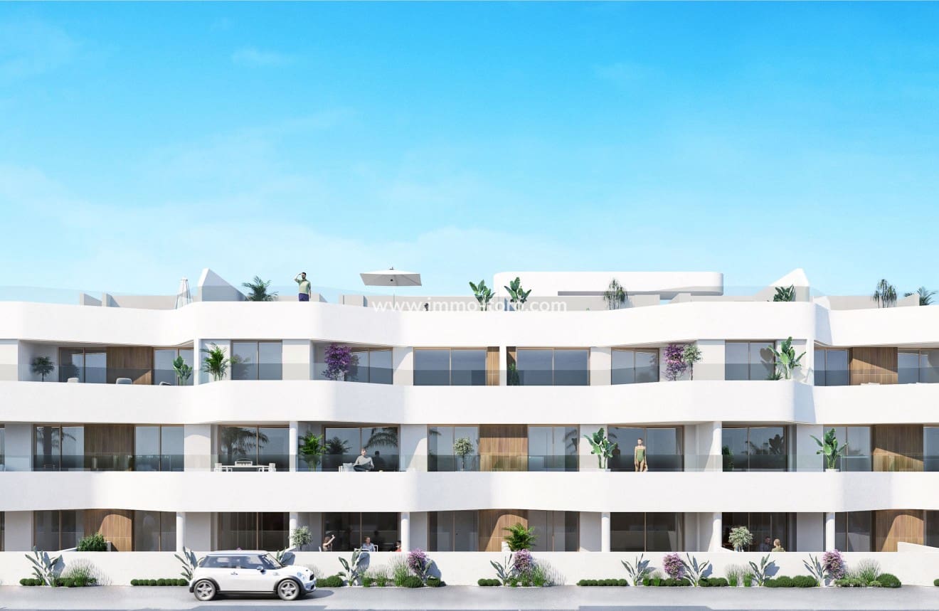 2 bedroom Apartment for sale in Los Alcazares with pool - € 279,000 (Ref: 9939070)