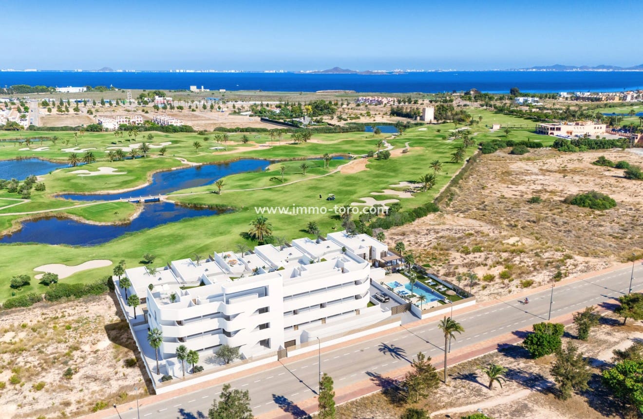 2 bedroom Apartment for sale in Los Alcazares with pool - € 279,000 (Ref: 9939070)