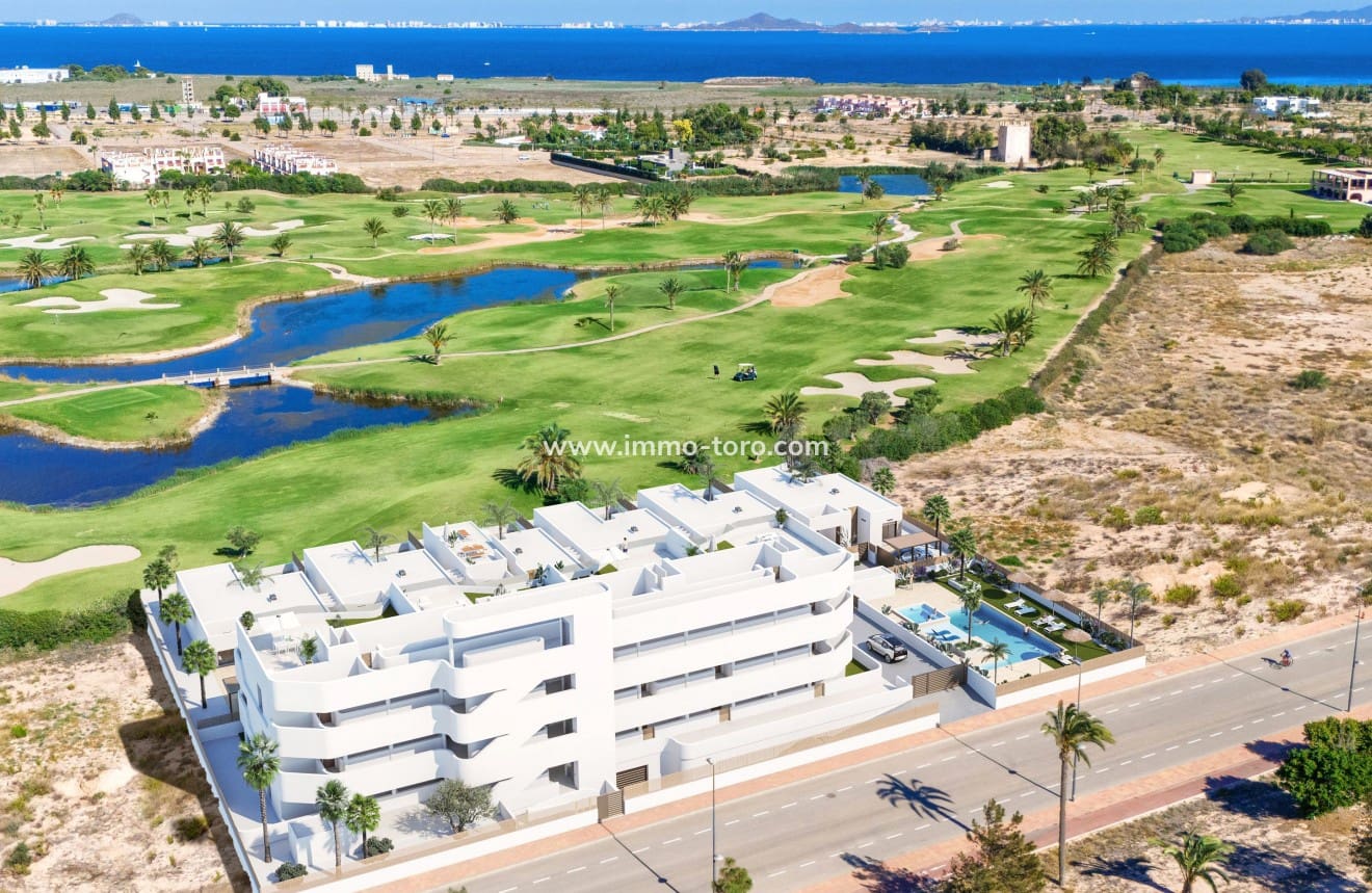 2 bedroom Apartment for sale in Los Alcazares with pool - € 279,000 (Ref: 9939070)