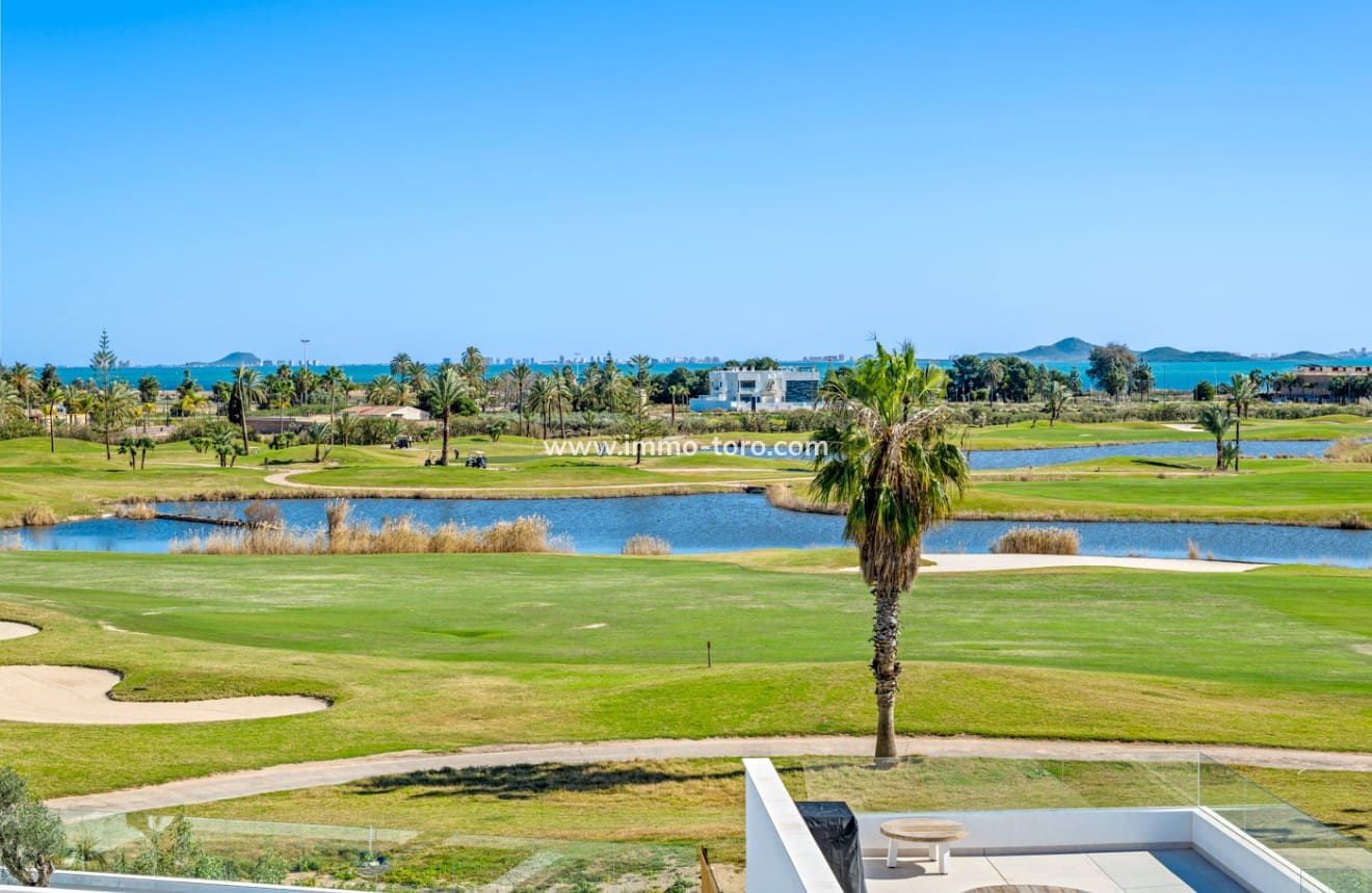 2 bedroom Apartment for sale in Los Alcazares with pool - € 279,000 (Ref: 9939070)