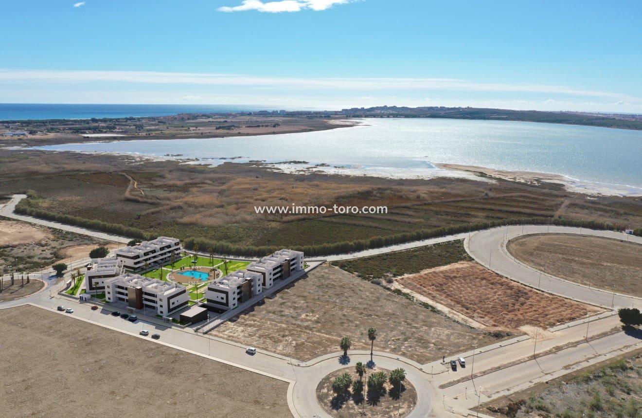 3 bedroom Apartment for sale in Guardamar del Segura with pool - € 245,000 (Ref: 9939072)