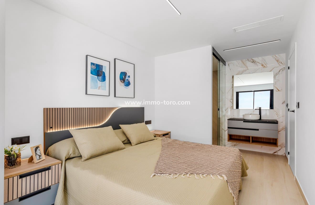 3 bedroom Apartment for sale in Guardamar del Segura with pool - € 245,000 (Ref: 9939072)
