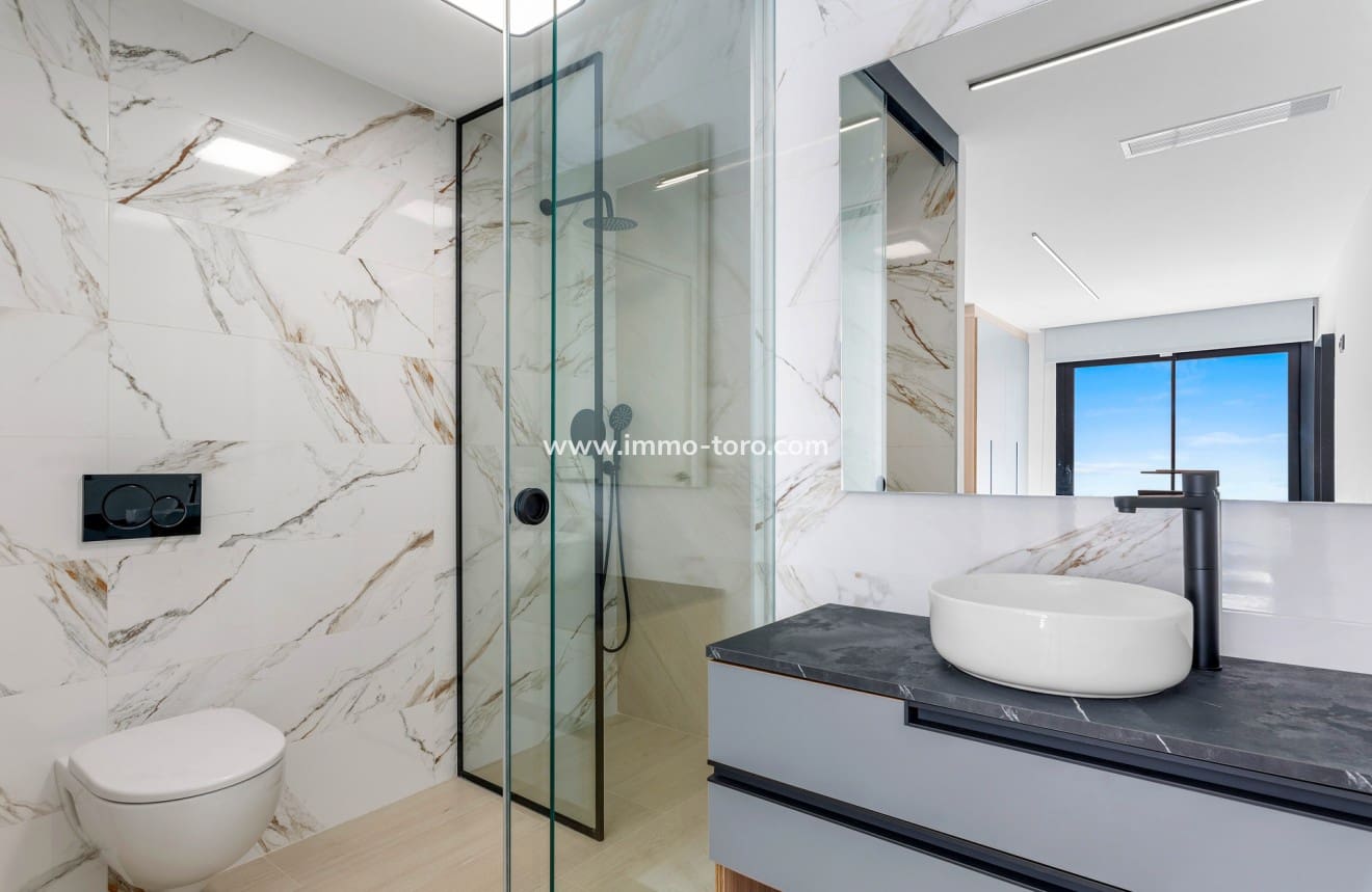 3 bedroom Apartment for sale in Guardamar del Segura with pool - € 245,000 (Ref: 9939072)