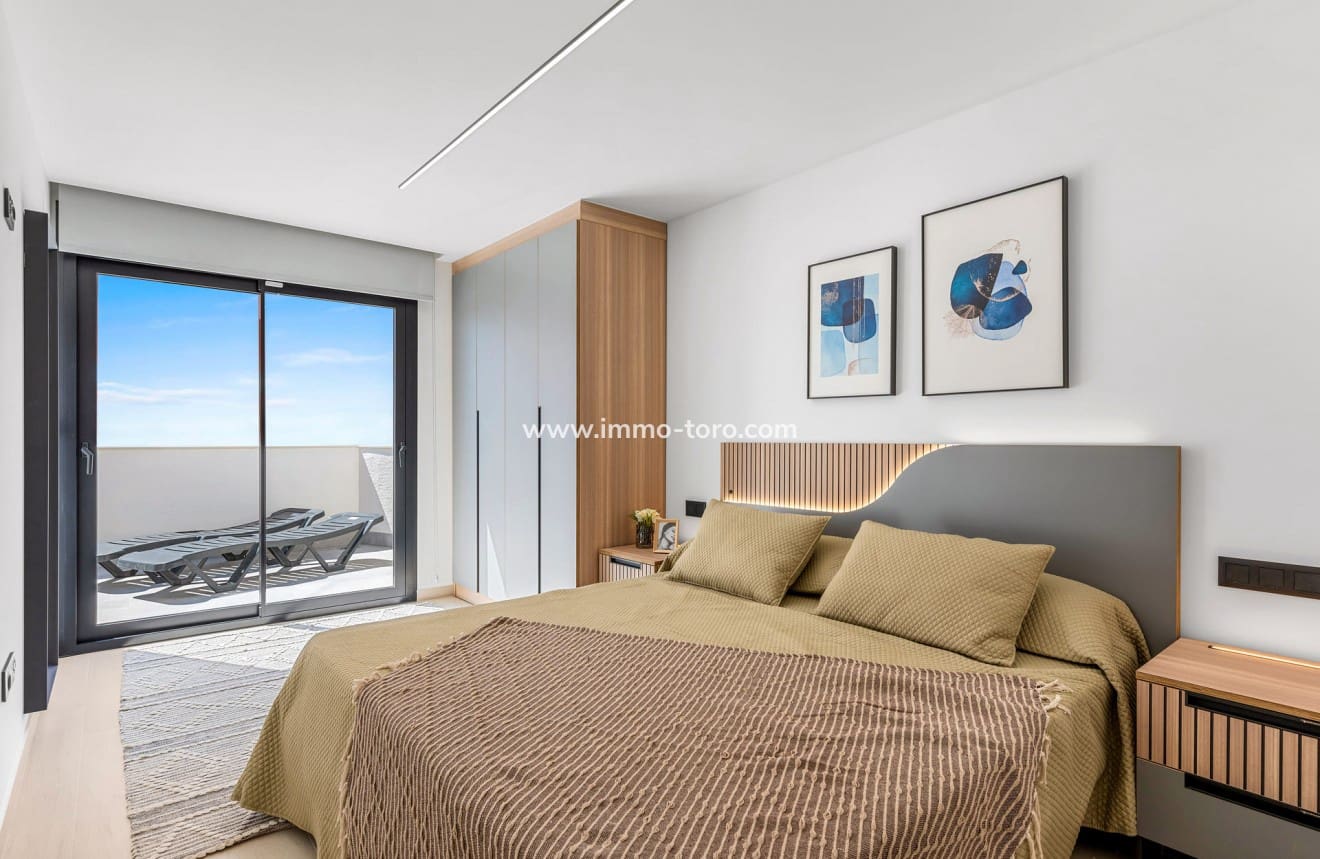 3 bedroom Apartment for sale in Guardamar del Segura with pool - € 245,000 (Ref: 9939072)