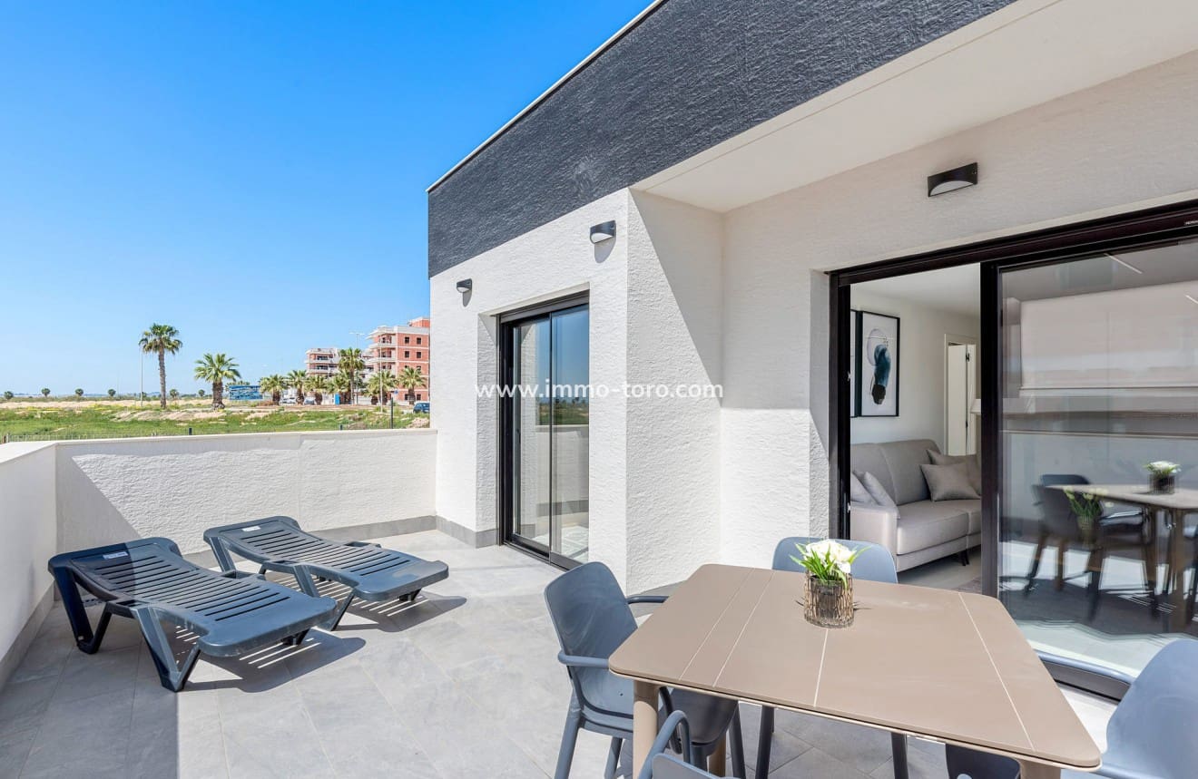 3 bedroom Apartment for sale in Guardamar del Segura with pool - € 245,000 (Ref: 9939072)