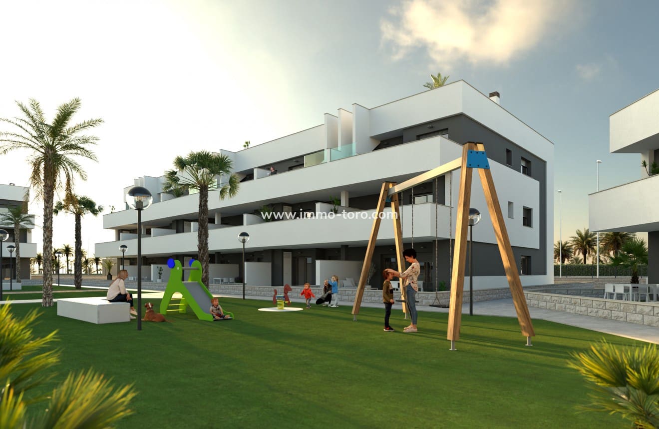 3 bedroom Apartment for sale in Guardamar del Segura with pool - € 245,000 (Ref: 9939072)