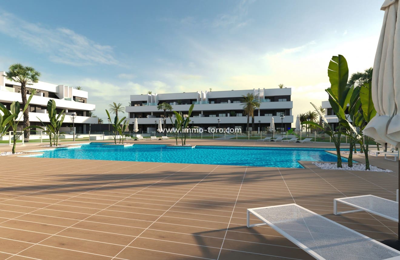 3 bedroom Apartment for sale in Guardamar del Segura with pool - € 245,000 (Ref: 9939072)