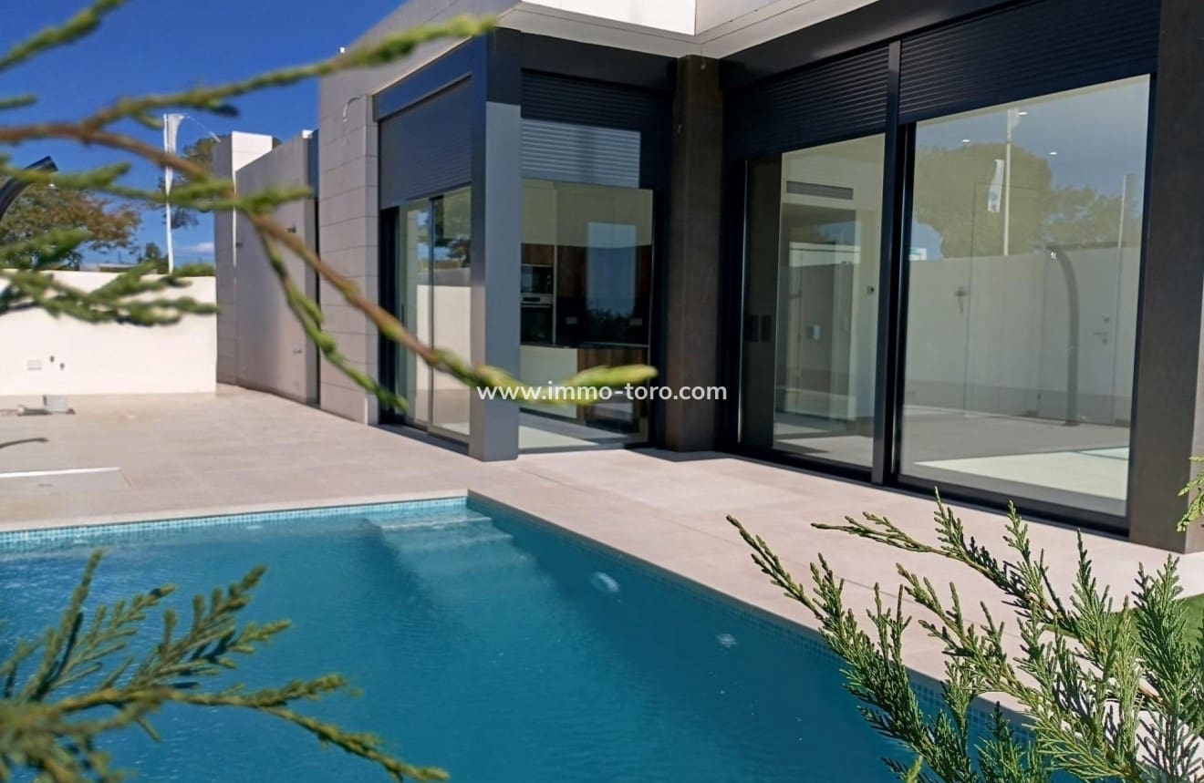 3 soveværelse Villa til salg i Pilar de la Horadada med swimmingpool - € 586.000 (Ref: 9939083)