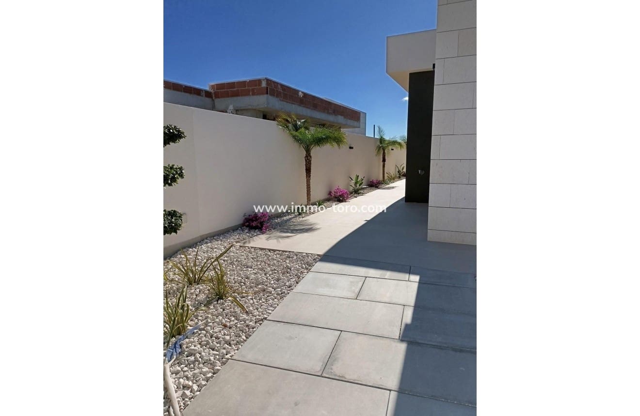 3 soveværelse Villa til salg i Pilar de la Horadada med swimmingpool - € 586.000 (Ref: 9939083)