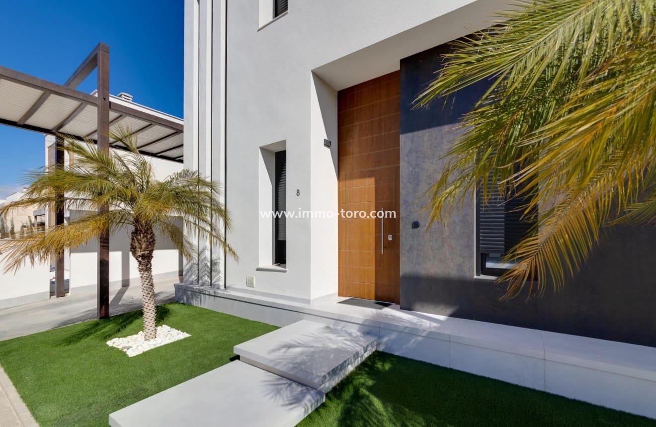 3 soveværelse Villa til salg i Pilar de la Horadada med swimmingpool - € 586.000 (Ref: 9939083)