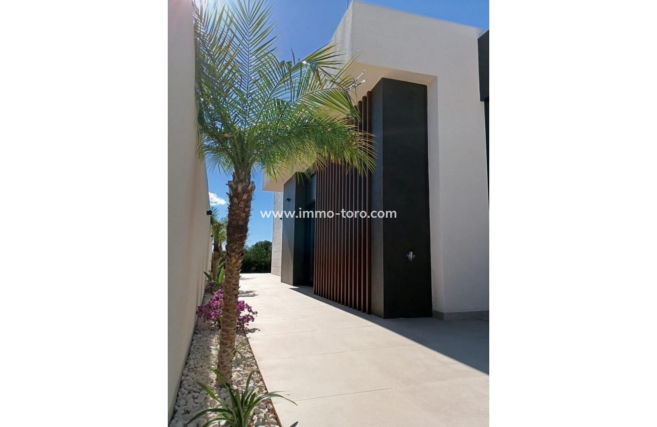 3 soveværelse Villa til salg i Pilar de la Horadada med swimmingpool - € 586.000 (Ref: 9939083)