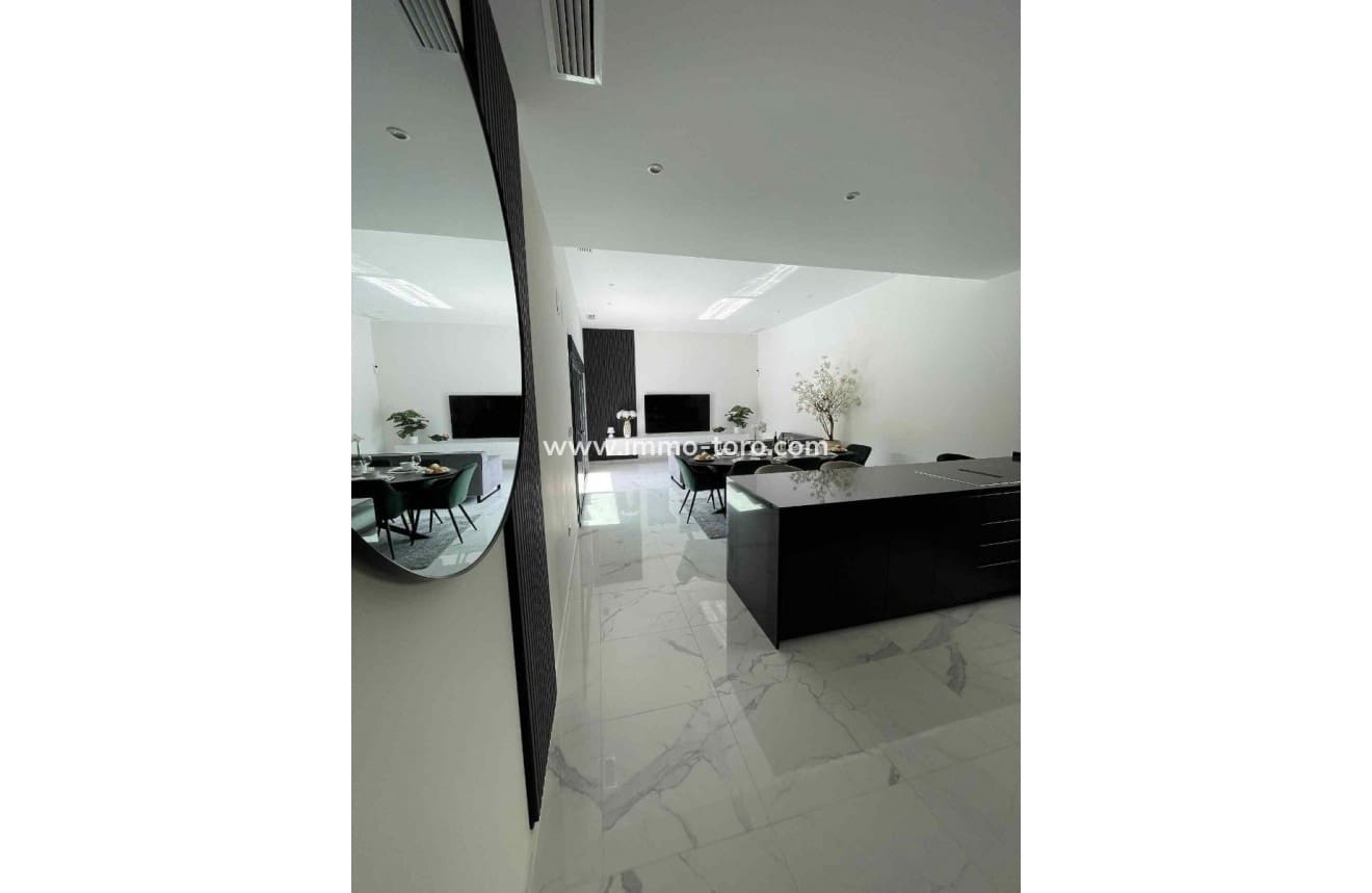 3 quarto Moradia para venda em La Romana com piscina - 390 000 € (Ref: 9939084)
