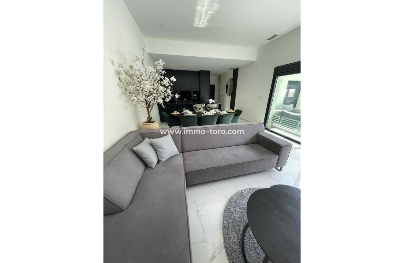 3 quarto Moradia para venda em La Romana com piscina - 390 000 € (Ref: 9939084)