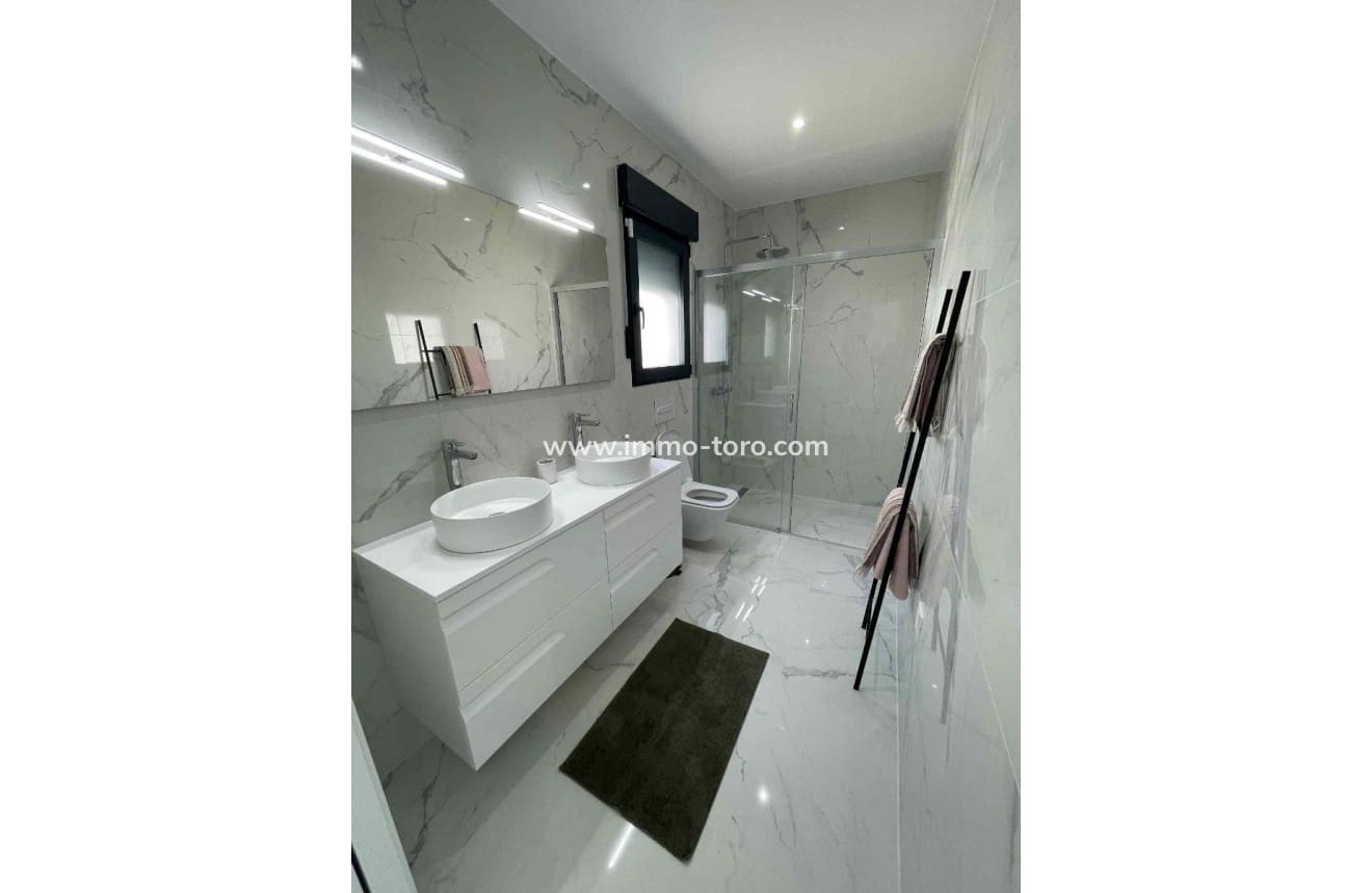 3 quarto Moradia para venda em La Romana com piscina - 390 000 € (Ref: 9939084)