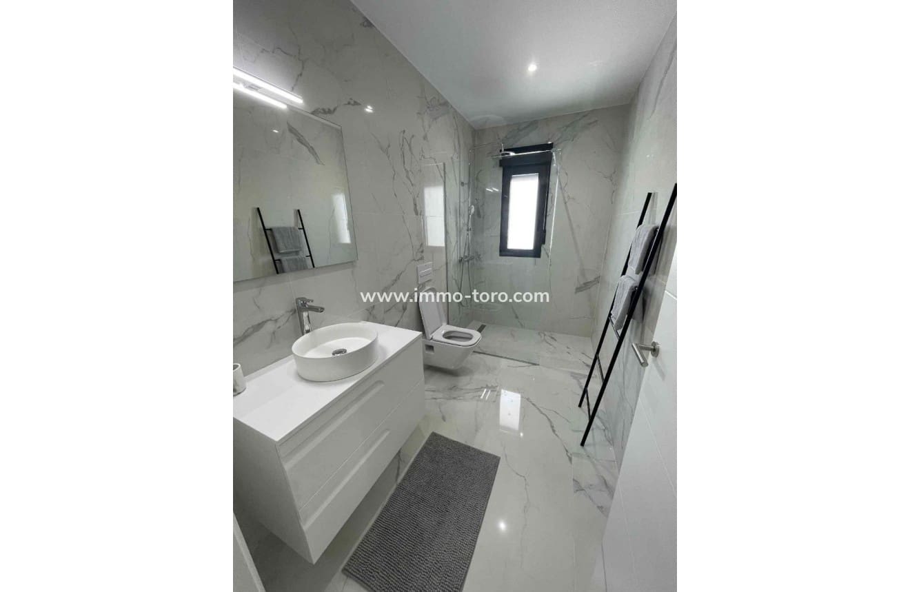 3 quarto Moradia para venda em La Romana com piscina - 390 000 € (Ref: 9939084)