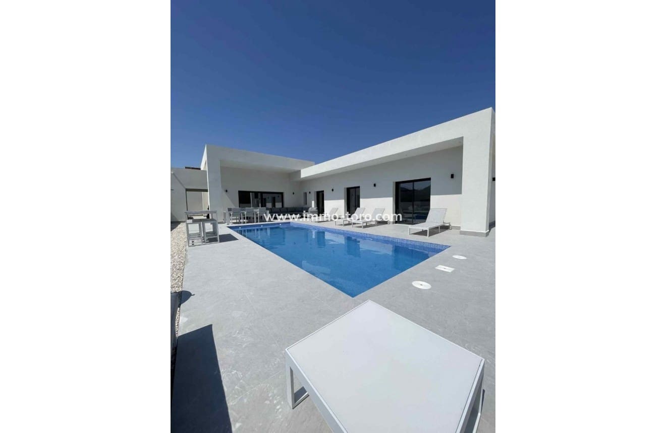 3 quarto Moradia para venda em La Romana com piscina - 390 000 € (Ref: 9939084)
