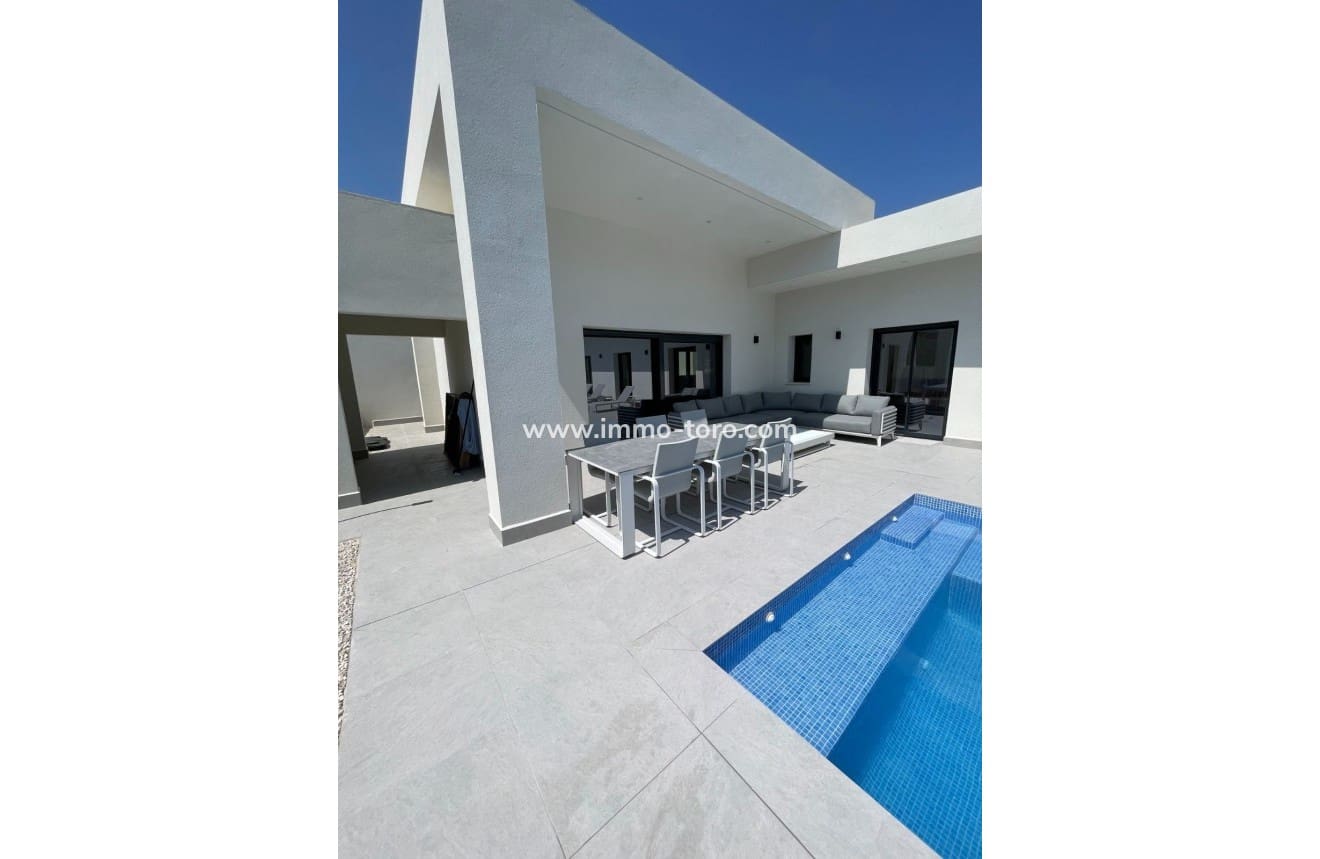 3 quarto Moradia para venda em La Romana com piscina - 390 000 € (Ref: 9939084)