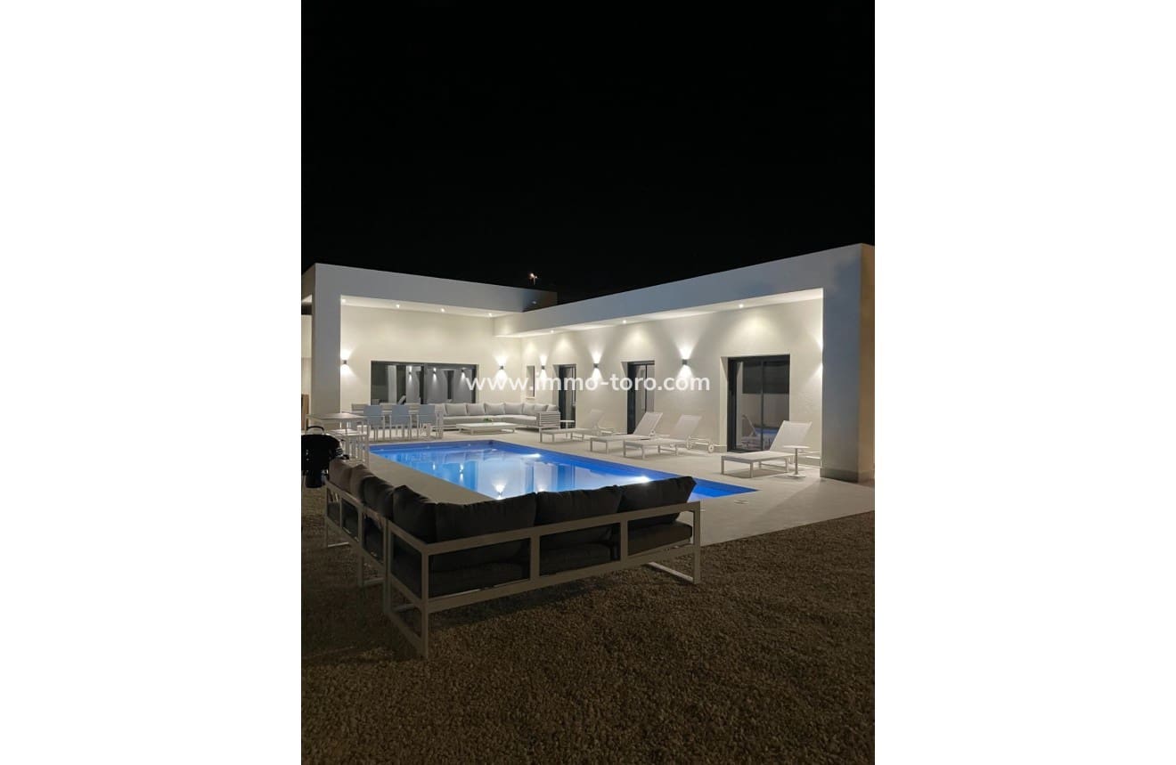 3 quarto Moradia para venda em La Romana com piscina - 390 000 € (Ref: 9939084)