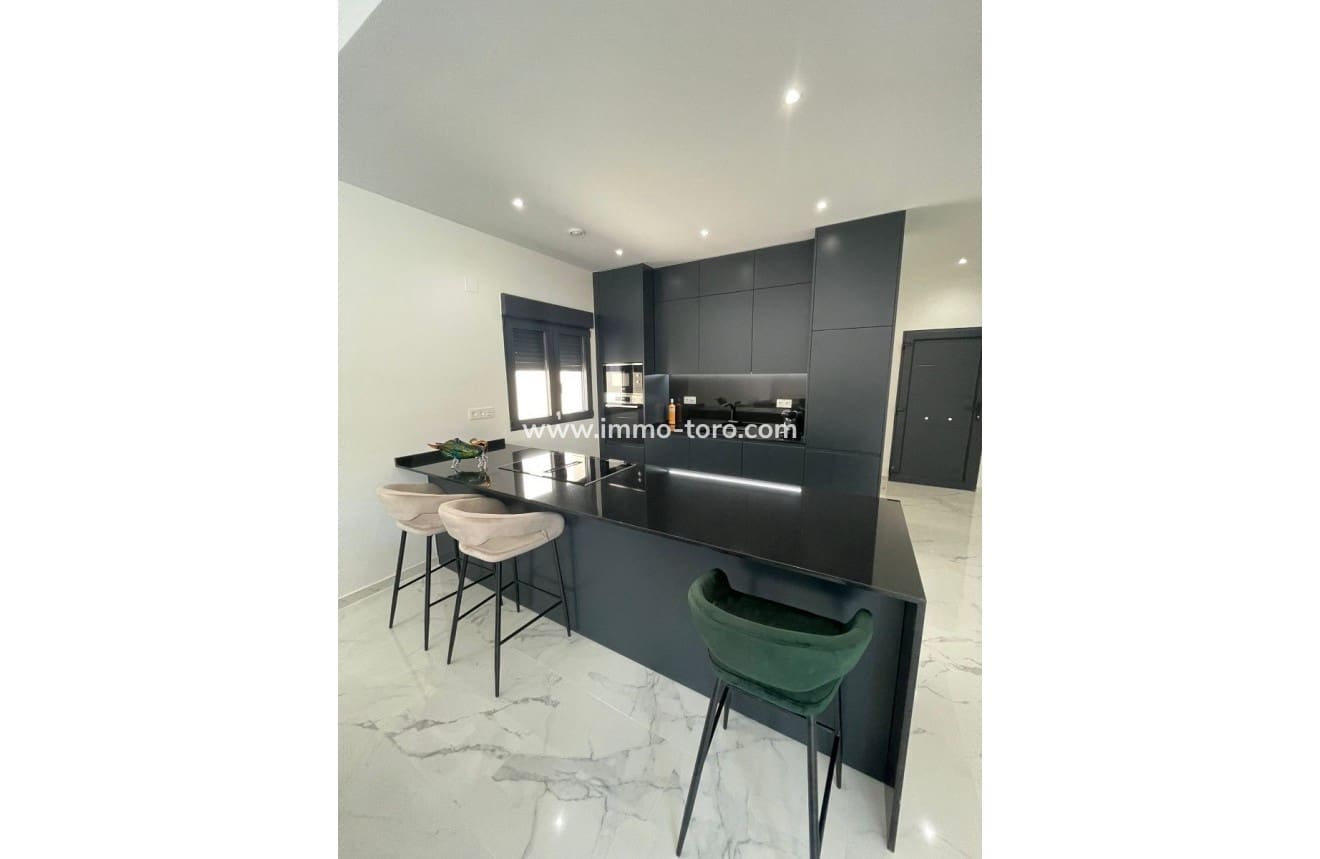 3 quarto Moradia para venda em La Romana com piscina - 390 000 € (Ref: 9939084)