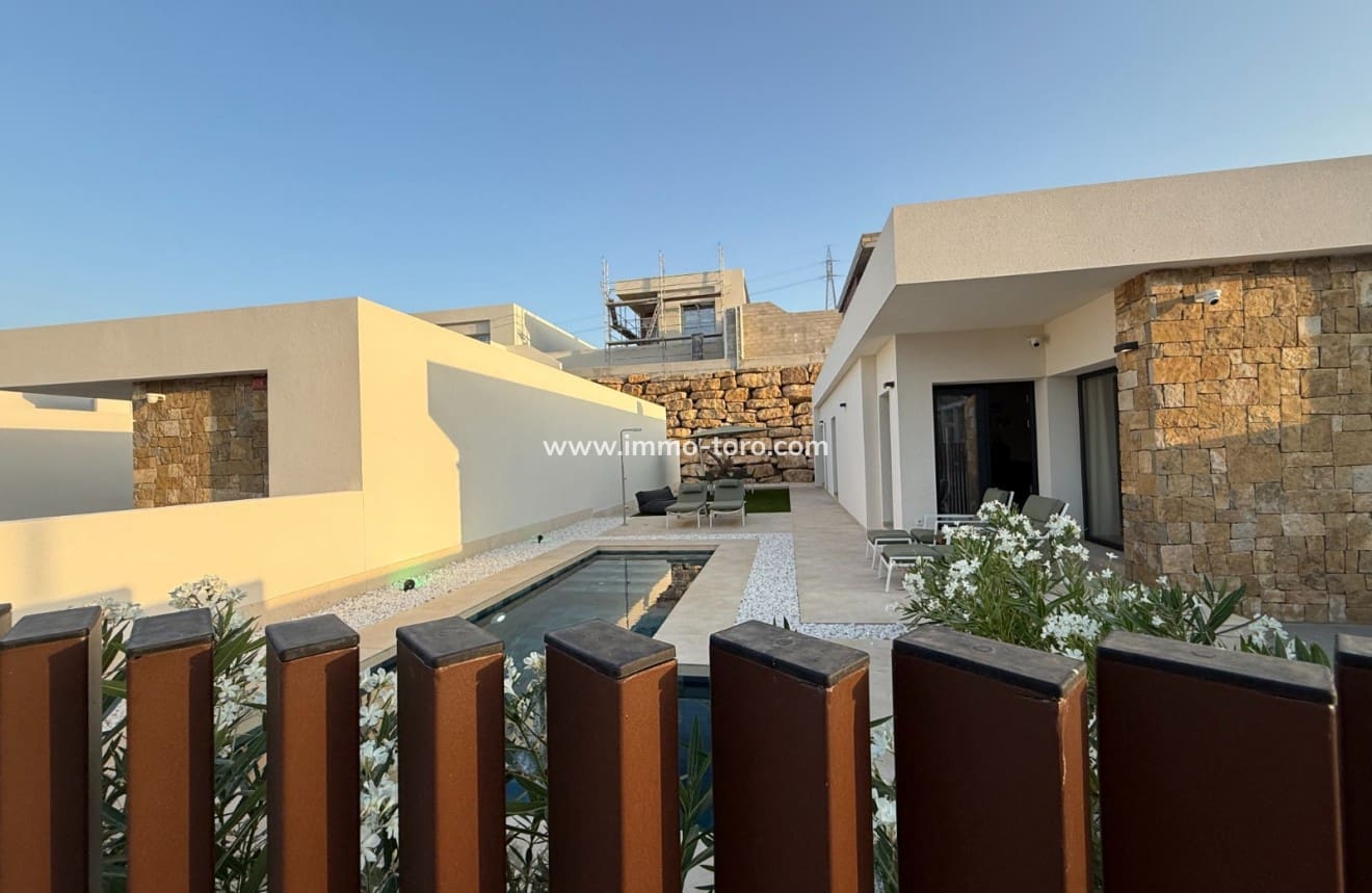 2 slaapkamer Villa te koop in Finestrat met zwembad - € 419.000 (Ref: 9939085)