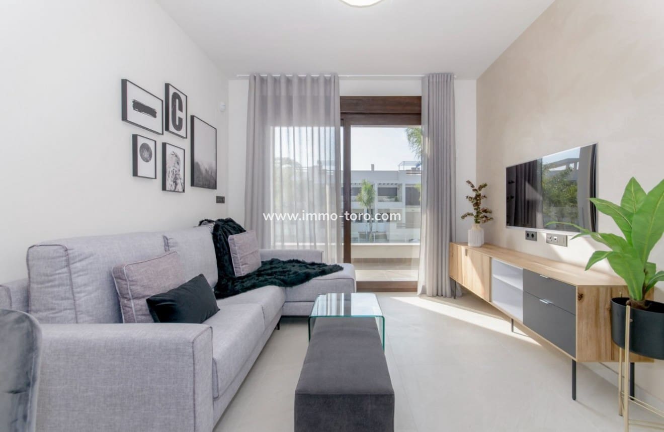2 slaapkamer Appartement te koop in Los Balcones met zwembad - € 320.000 (Ref: 9944895)
