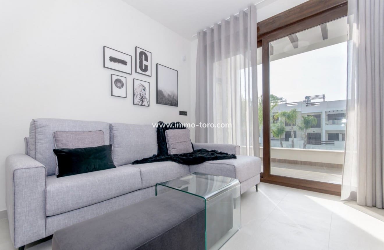 2 slaapkamer Appartement te koop in Los Balcones met zwembad - € 320.000 (Ref: 9944895)