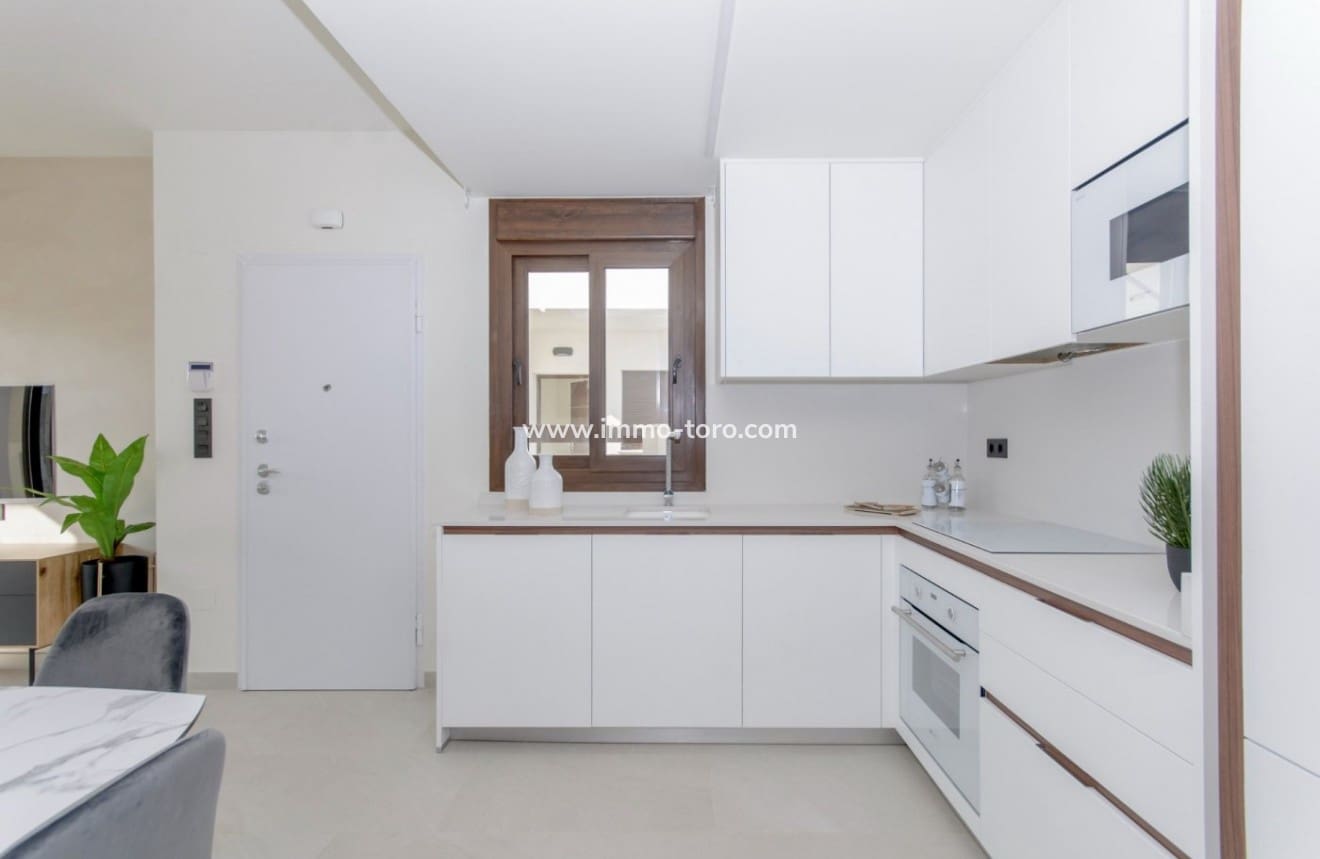 2 slaapkamer Appartement te koop in Los Balcones met zwembad - € 320.000 (Ref: 9944895)