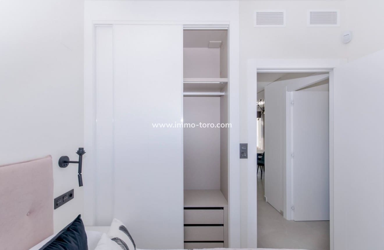 2 slaapkamer Appartement te koop in Los Balcones met zwembad - € 320.000 (Ref: 9944895)