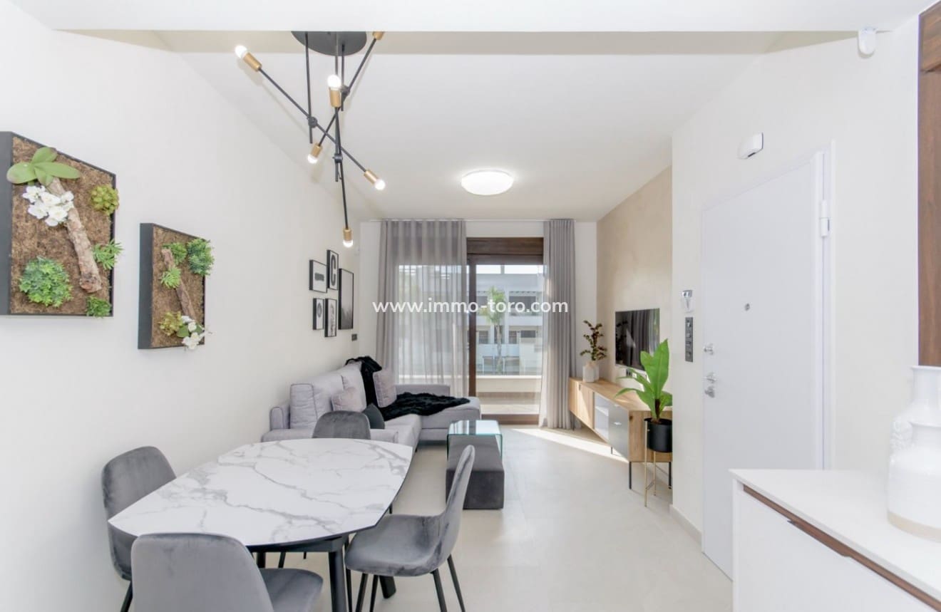 2 slaapkamer Appartement te koop in Los Balcones met zwembad - € 320.000 (Ref: 9944895)
