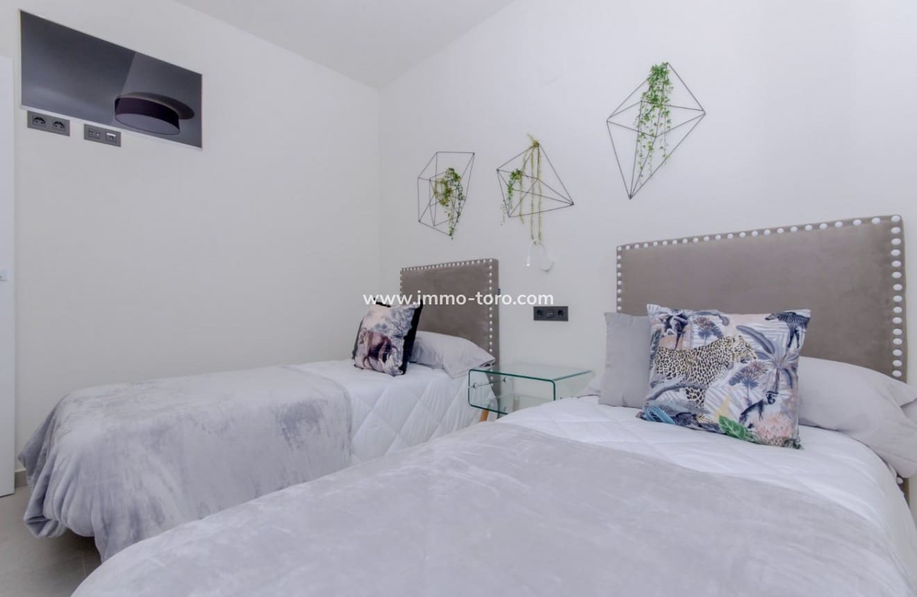 2 slaapkamer Appartement te koop in Los Balcones met zwembad - € 320.000 (Ref: 9944895)