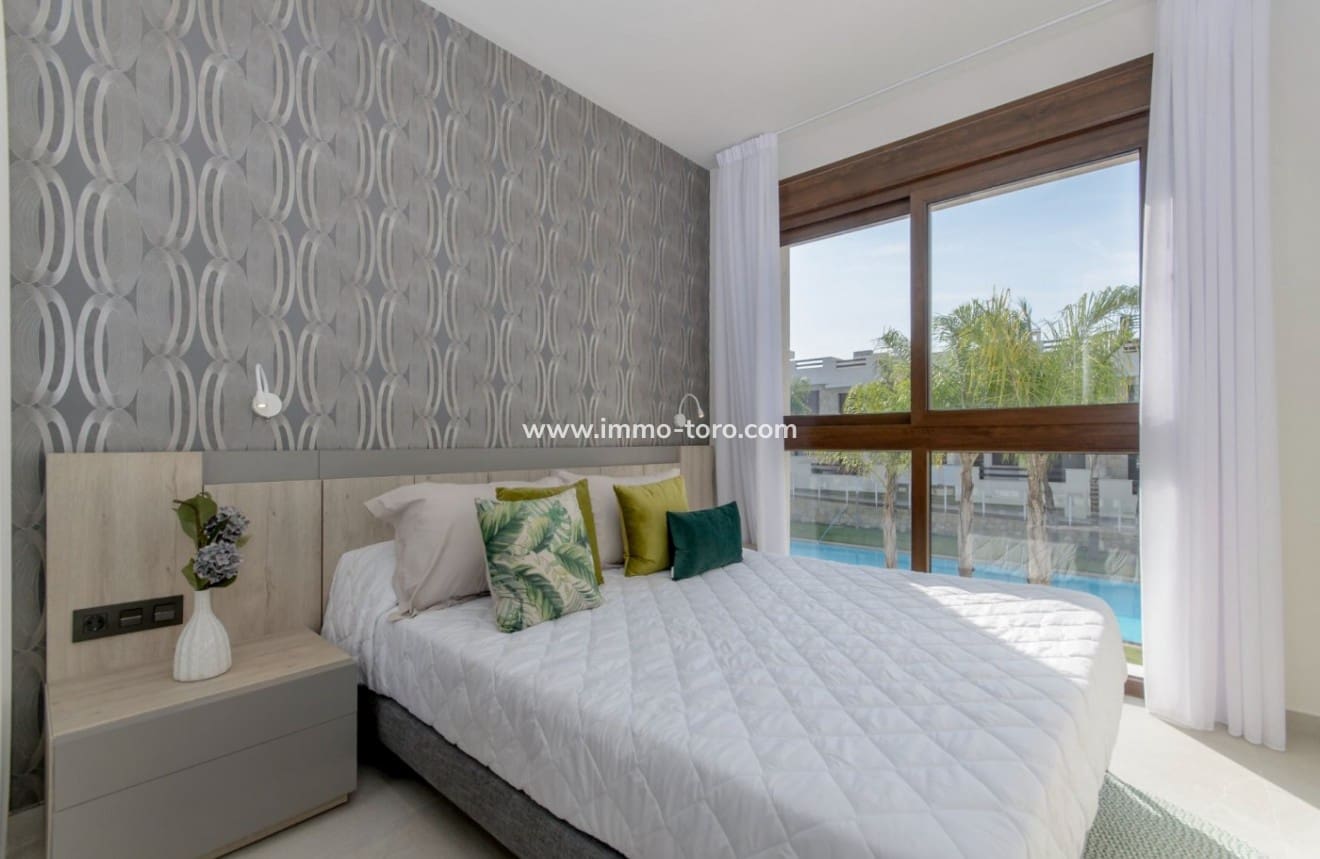 2 slaapkamer Appartement te koop in Los Balcones met zwembad - € 320.000 (Ref: 9944895)