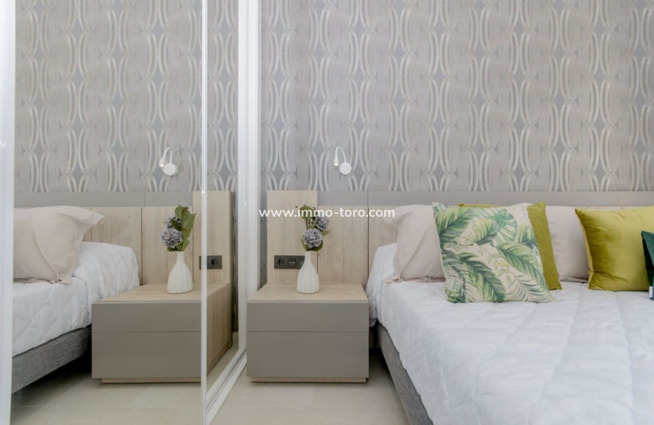 2 slaapkamer Appartement te koop in Los Balcones met zwembad - € 320.000 (Ref: 9944895)