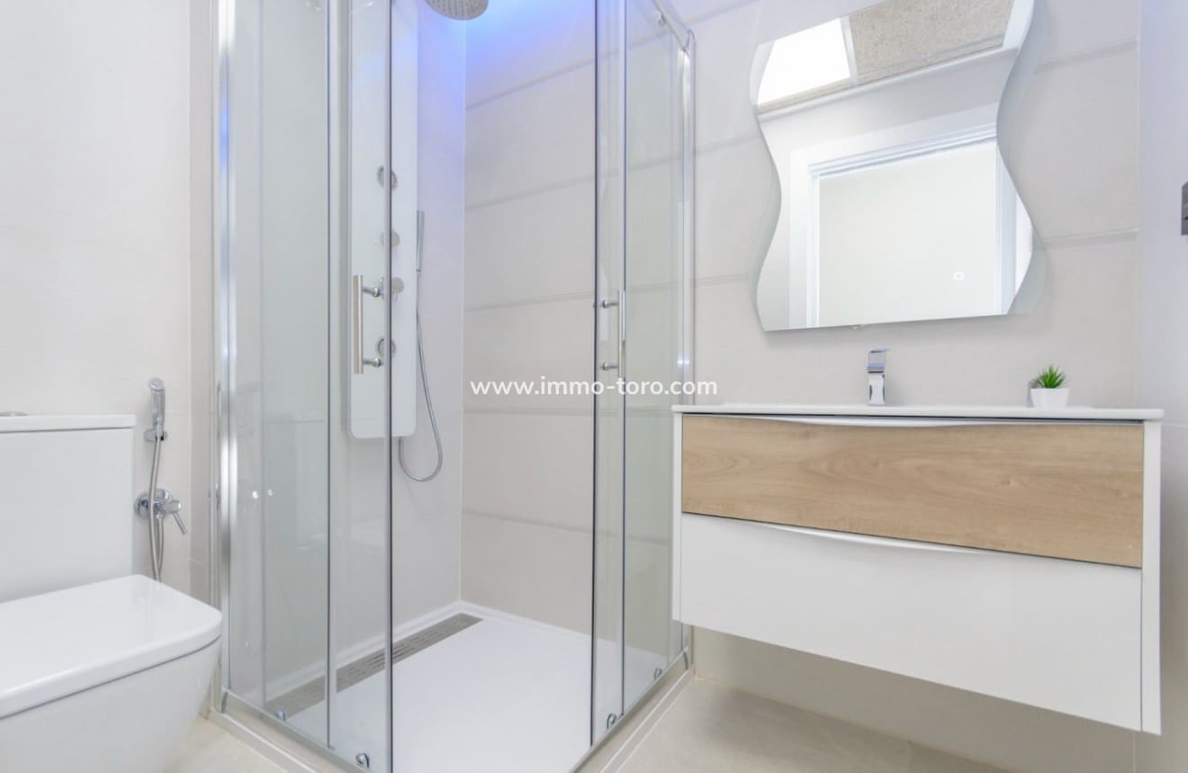 2 slaapkamer Appartement te koop in Los Balcones met zwembad - € 320.000 (Ref: 9944895)