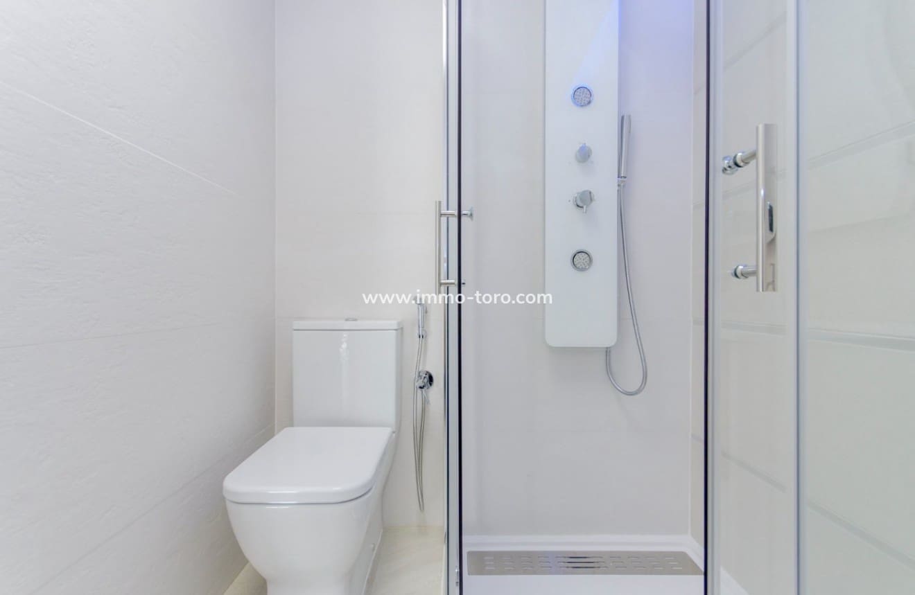 2 slaapkamer Appartement te koop in Los Balcones met zwembad - € 320.000 (Ref: 9944895)