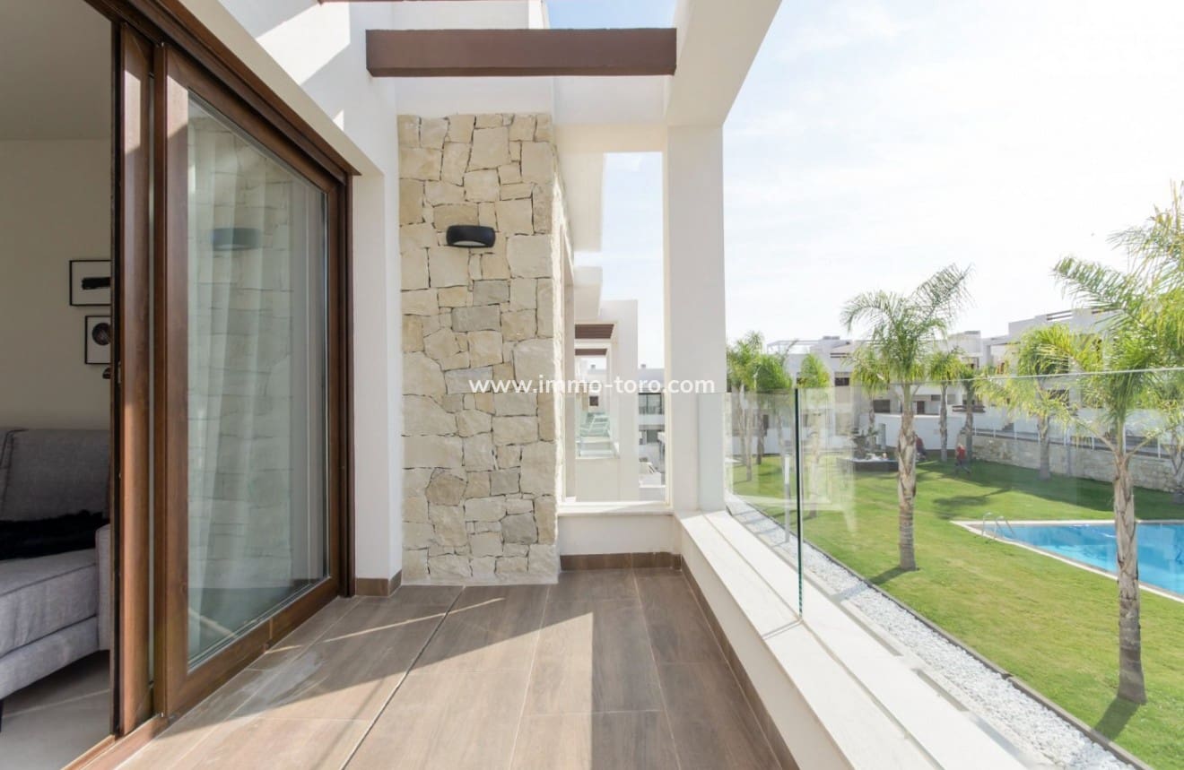 2 slaapkamer Appartement te koop in Los Balcones met zwembad - € 320.000 (Ref: 9944895)