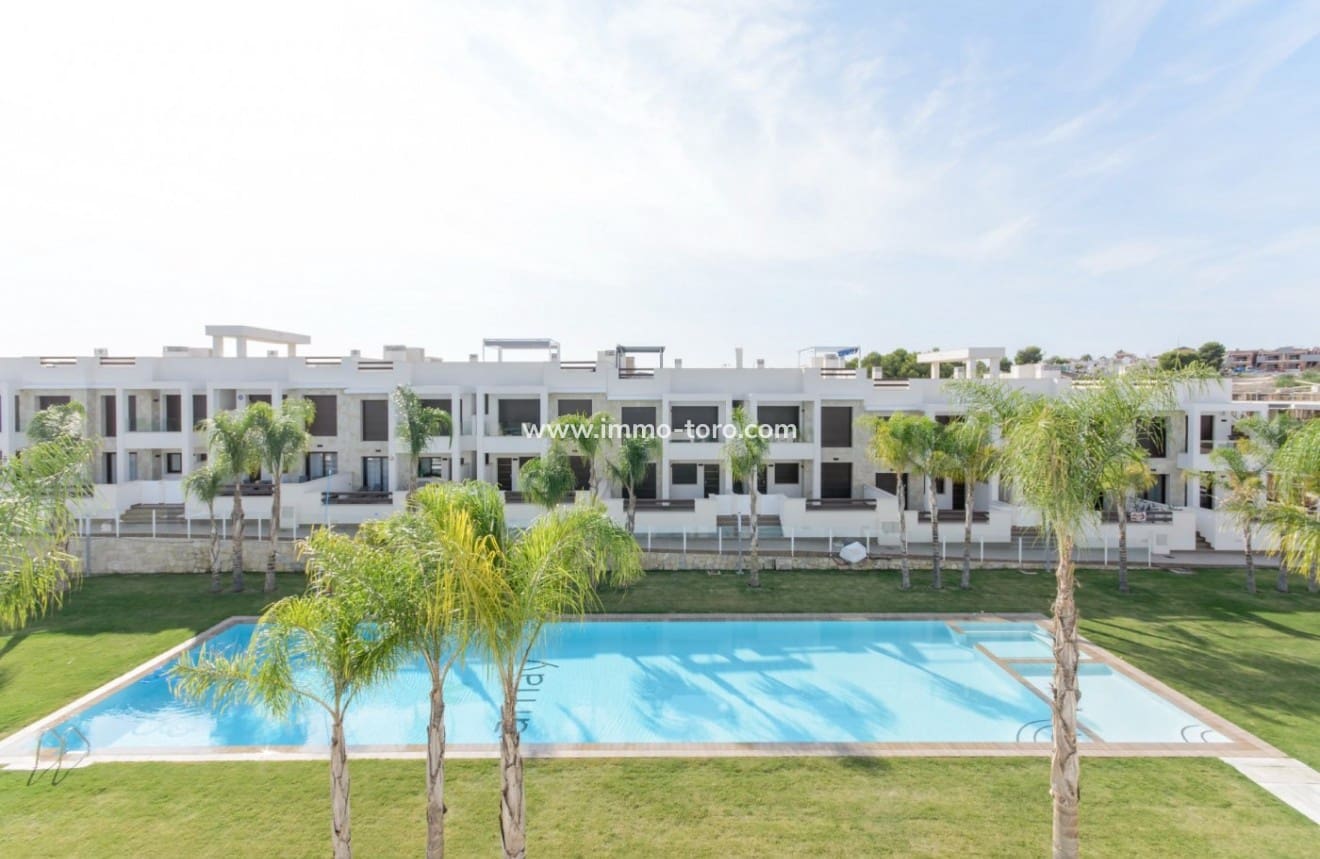 2 slaapkamer Appartement te koop in Los Balcones met zwembad - € 320.000 (Ref: 9944895)