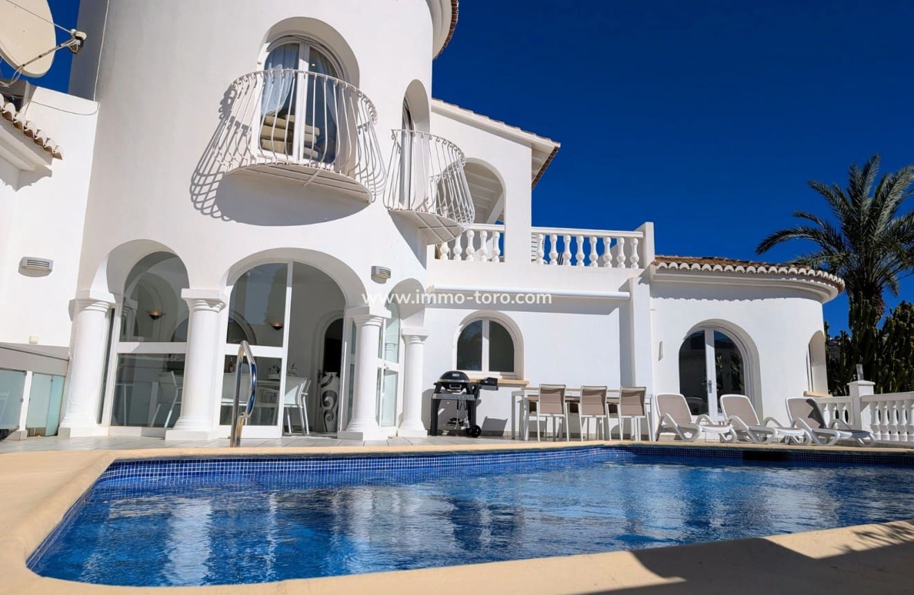 3 soveværelse Villa til salg i Moraira med swimmingpool - € 1.100.000 (Ref: 9958858)