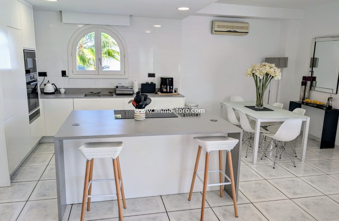 3 soveværelse Villa til salg i Moraira med swimmingpool - € 1.100.000 (Ref: 9958858)