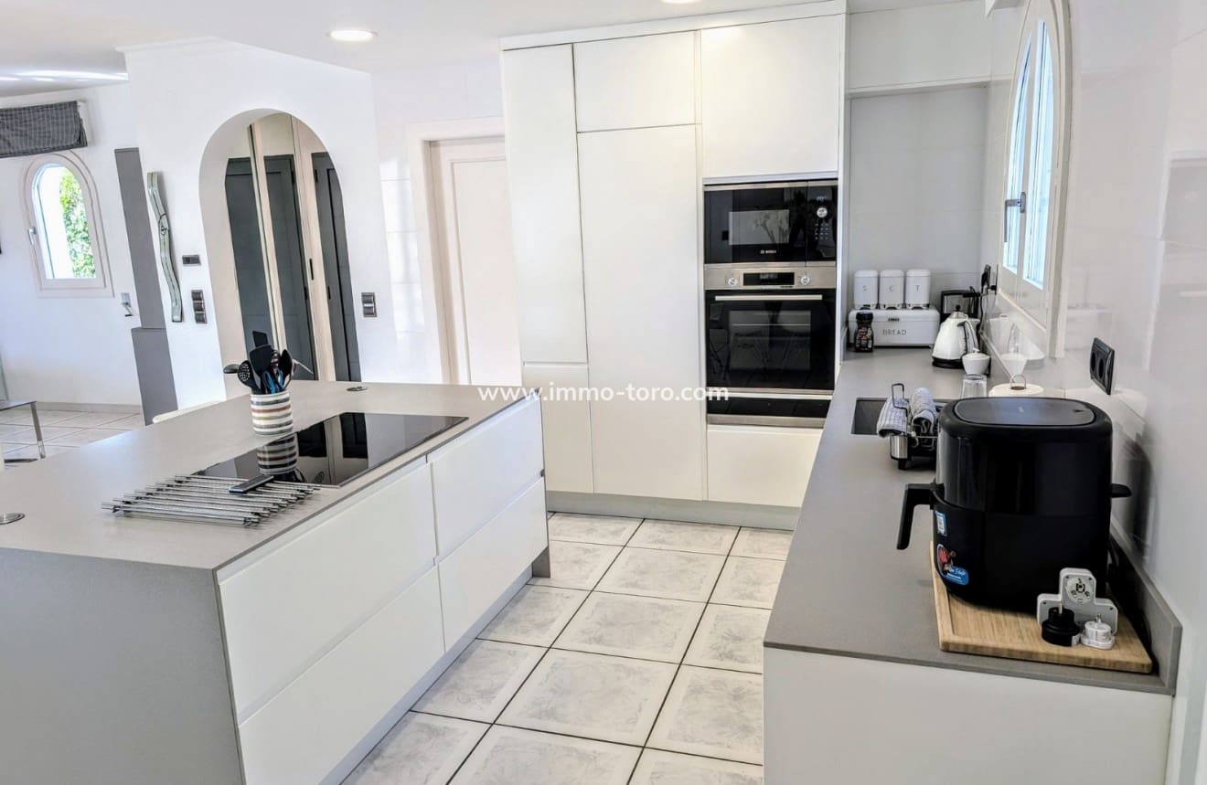 3 soveværelse Villa til salg i Moraira med swimmingpool - € 1.100.000 (Ref: 9958858)
