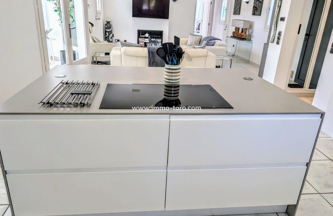 3 soveværelse Villa til salg i Moraira med swimmingpool - € 1.100.000 (Ref: 9958858)