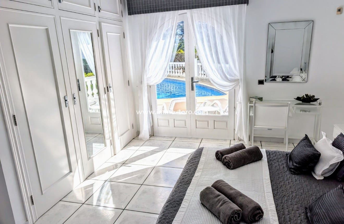 3 soveværelse Villa til salg i Moraira med swimmingpool - € 1.100.000 (Ref: 9958858)