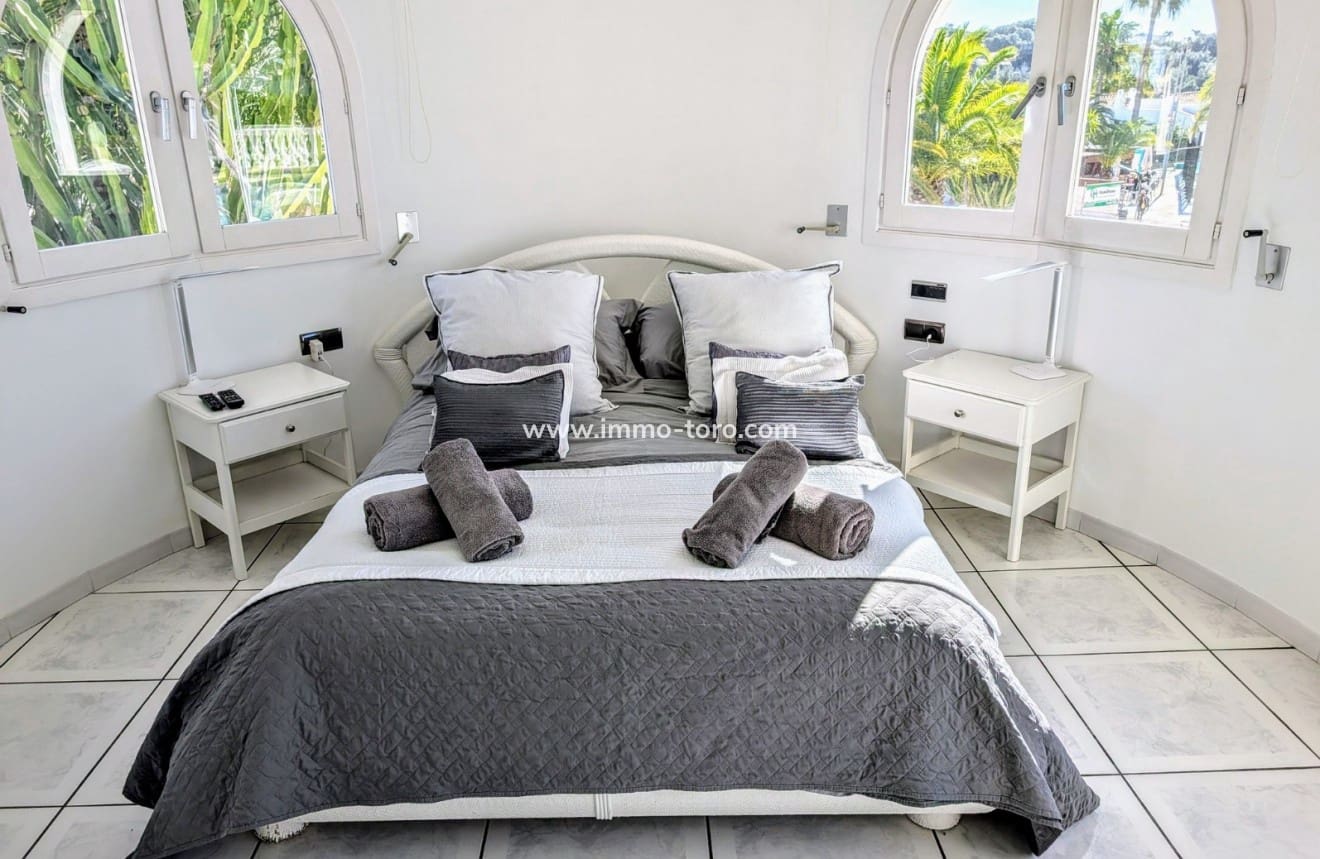 3 soveværelse Villa til salg i Moraira med swimmingpool - € 1.100.000 (Ref: 9958858)