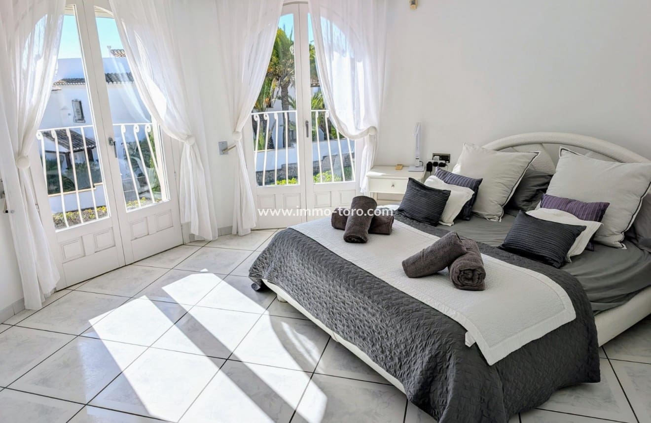 3 soveværelse Villa til salg i Moraira med swimmingpool - € 1.100.000 (Ref: 9958858)