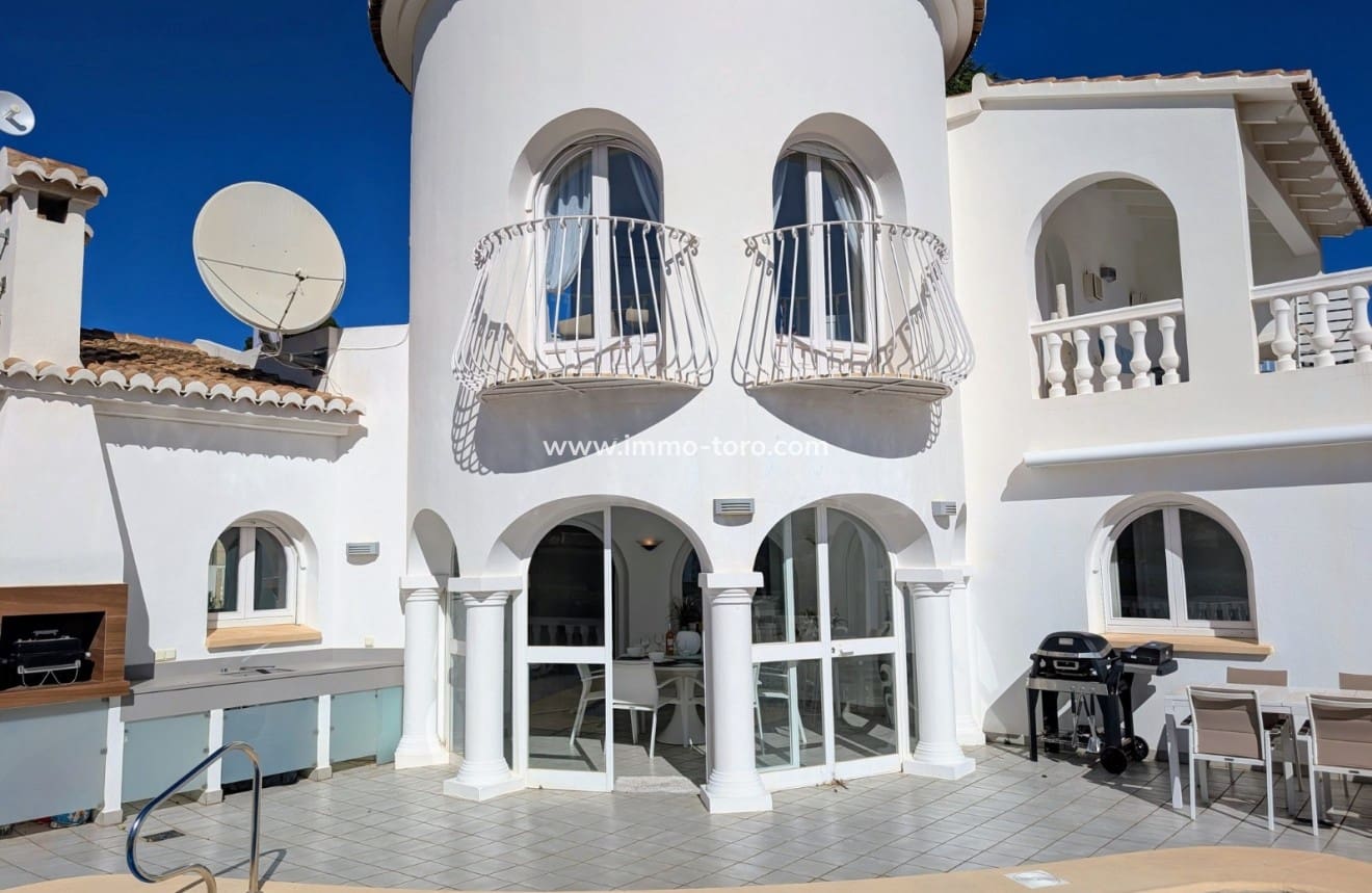 3 soveværelse Villa til salg i Moraira med swimmingpool - € 1.100.000 (Ref: 9958858)