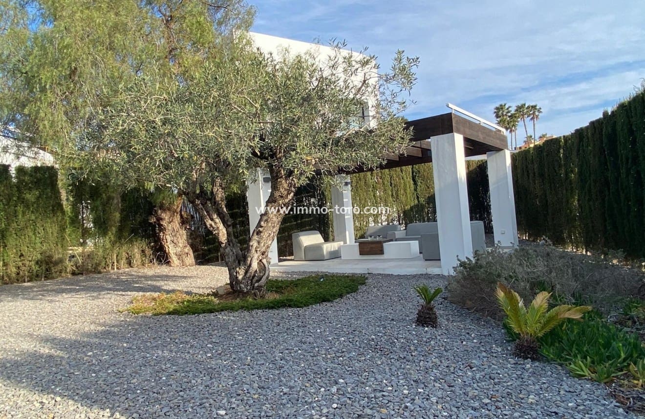 4 slaapkamer Villa te koop in Benissa met zwembad - € 1.250.000 (Ref: 9958859)
