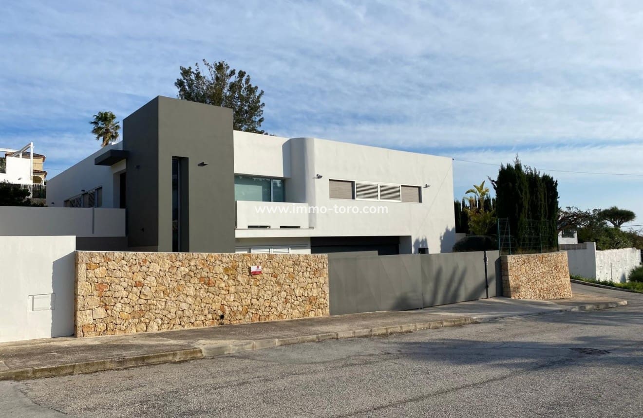 4 slaapkamer Villa te koop in Benissa met zwembad - € 1.250.000 (Ref: 9958859)