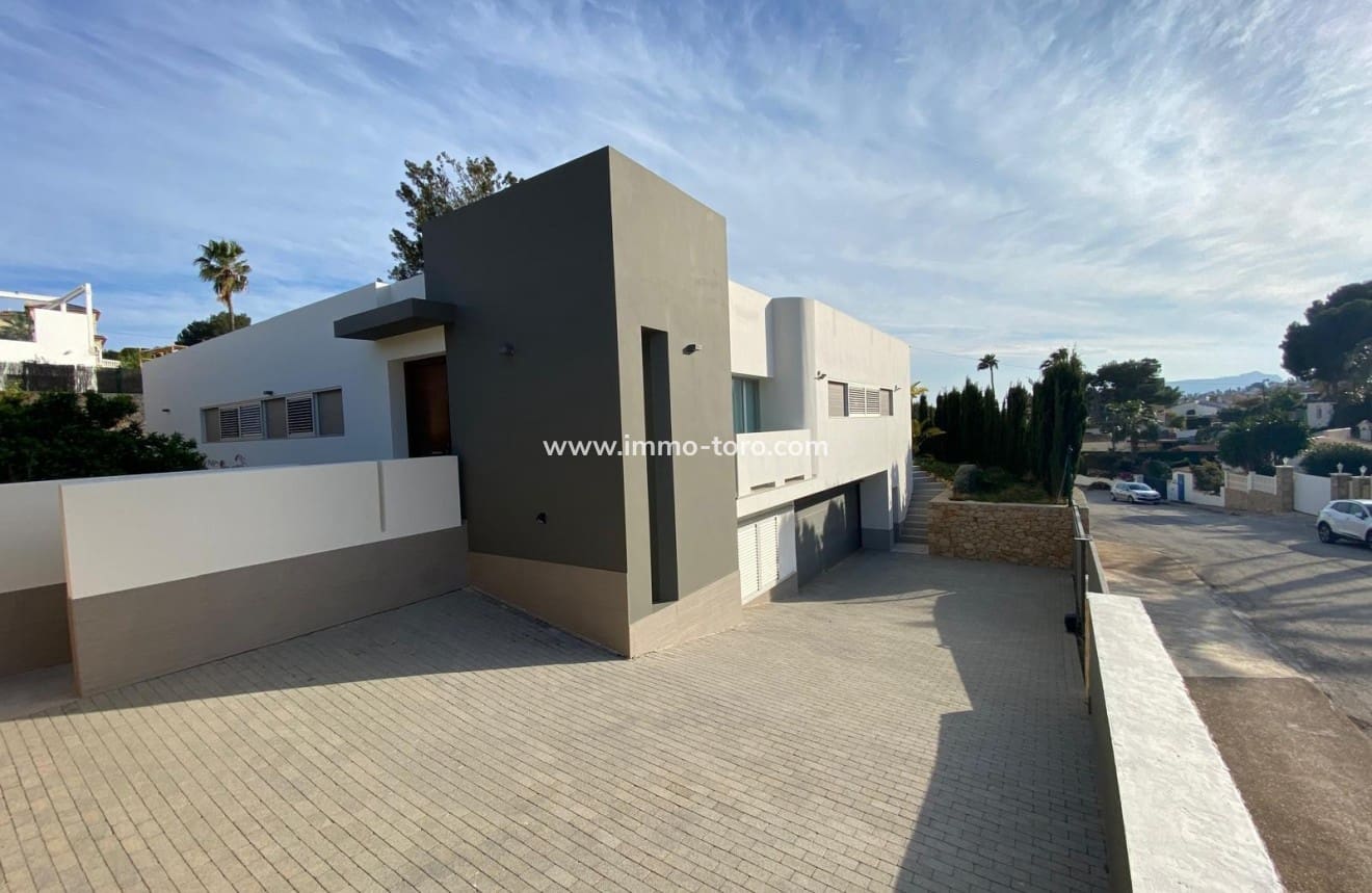 4 slaapkamer Villa te koop in Benissa met zwembad - € 1.250.000 (Ref: 9958859)